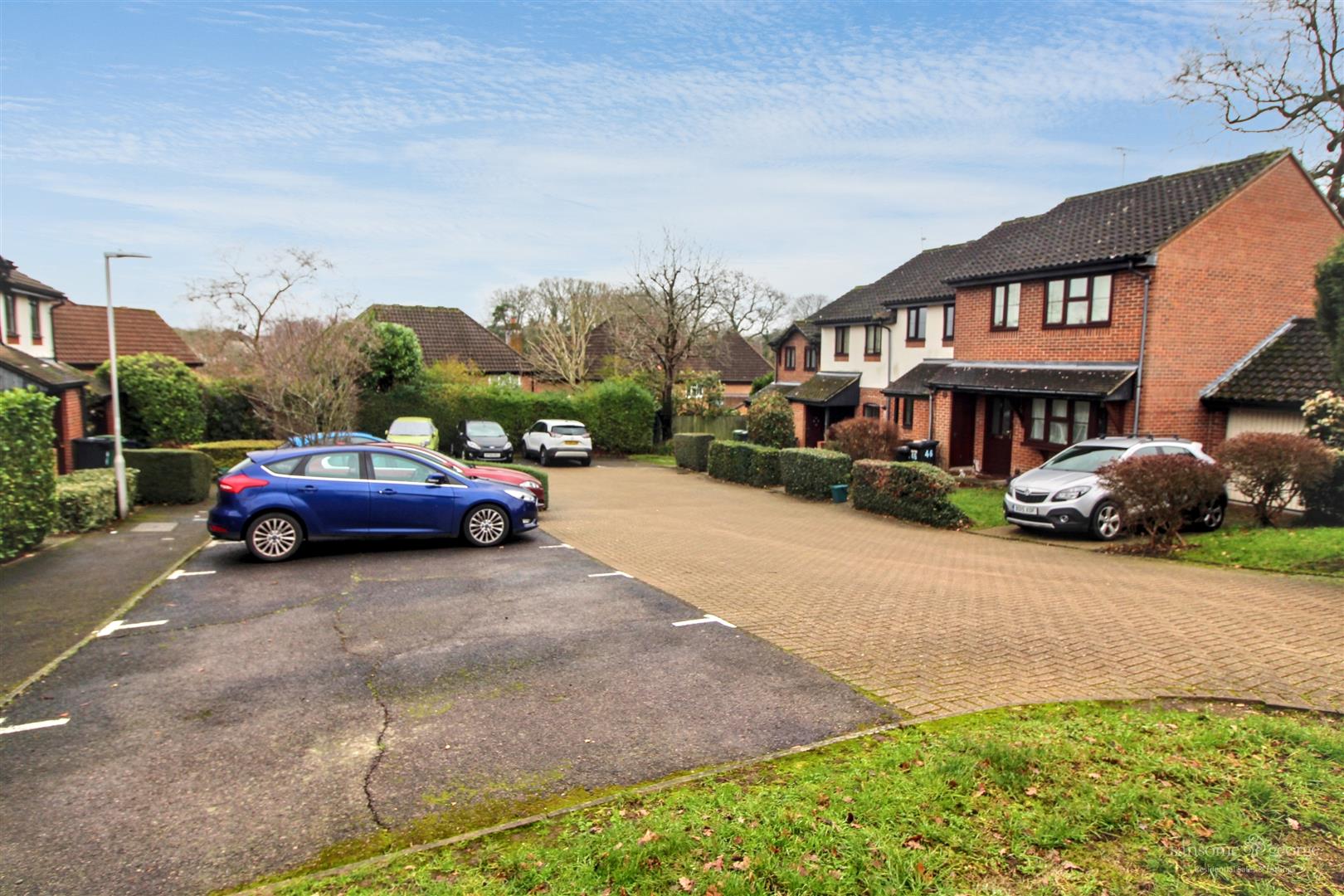 Horseshoe Crescent, Burghfield Common, Reading